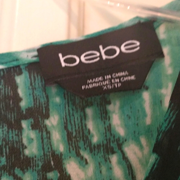 Bebe abstract ,green tie dye print surplice blouse - Picture 6 of 6